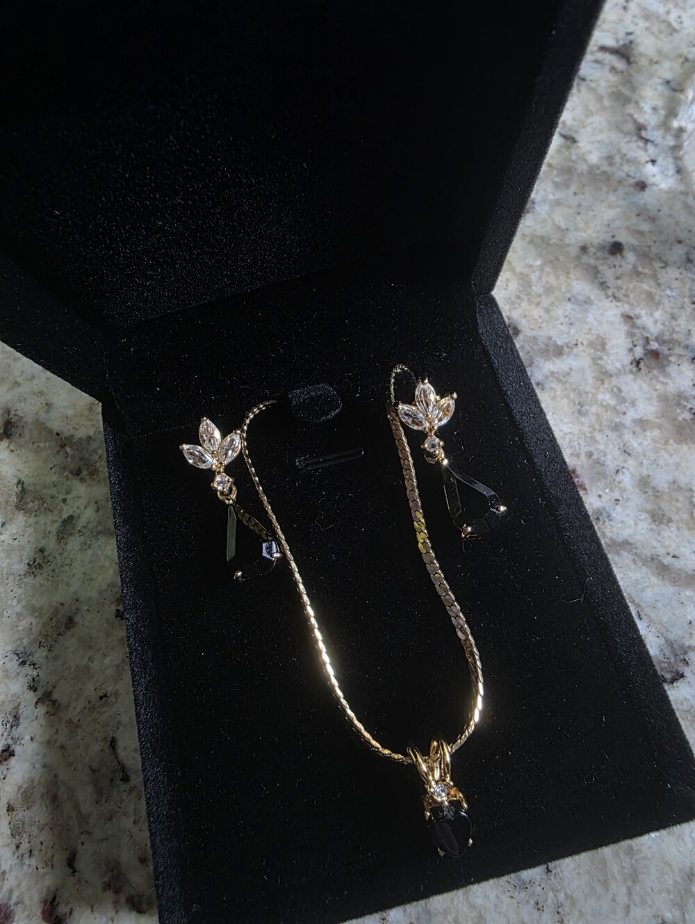 ✨️Vintage Gold-Black Teardrop 🖤 Necklace & Earrings Set✨️